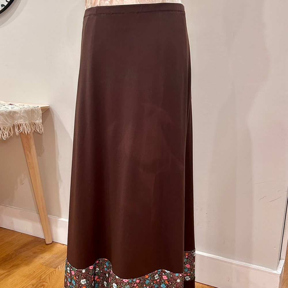 70s brown floral maxi skirt with elastic waist; elastic is a bit stretched out